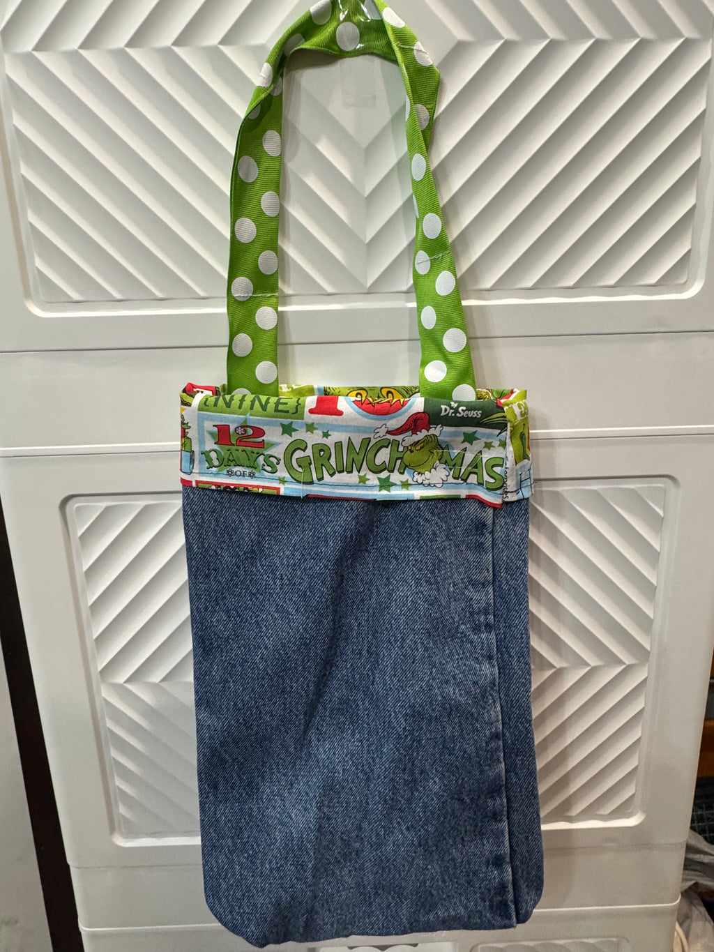 Wine tote - grinch wine tote